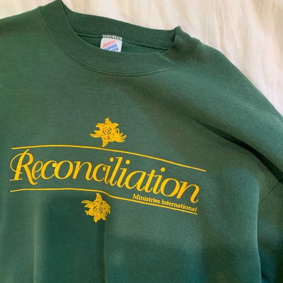 green crew neck - Picture 2 of 3